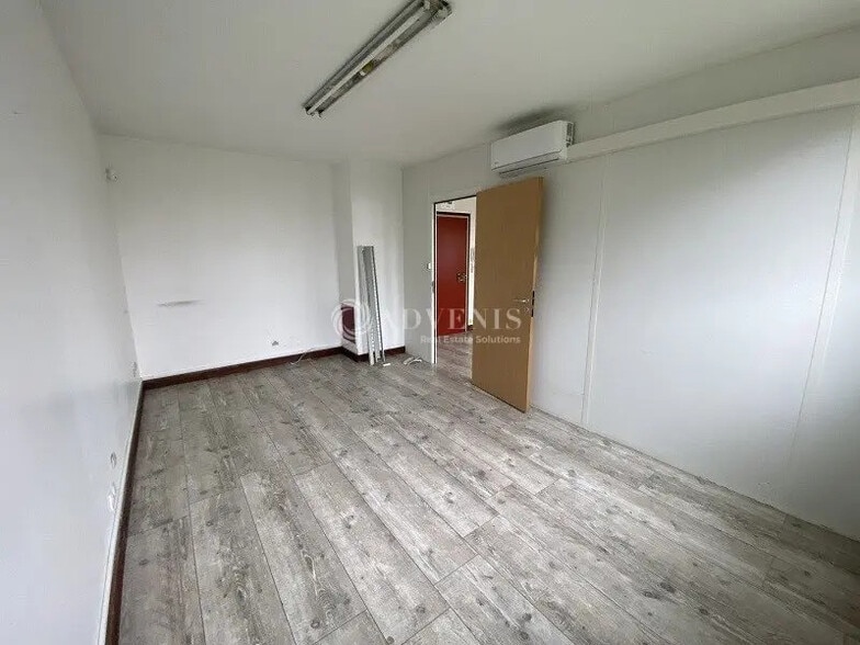 Bureau dans Igny à louer - Photo de l’immeuble – Image 3 sur 7