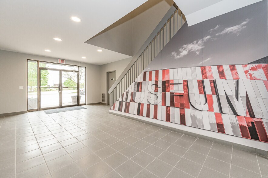 155 Frobisher Dr, Waterloo, ON à vendre - Photo de l’immeuble – Image 3 sur 13
