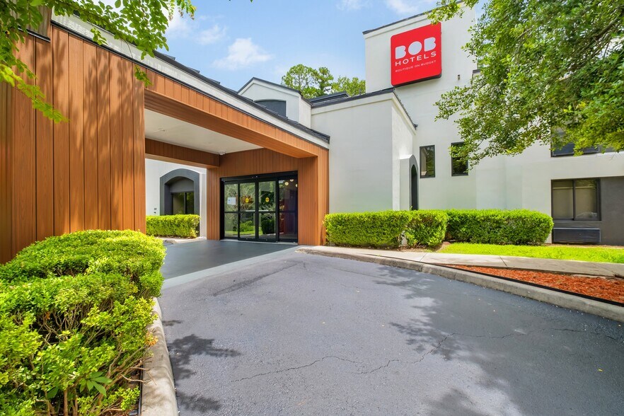 1695 Capital Cir NW, Tallahassee, FL à vendre - Photo principale – Image 1 sur 24