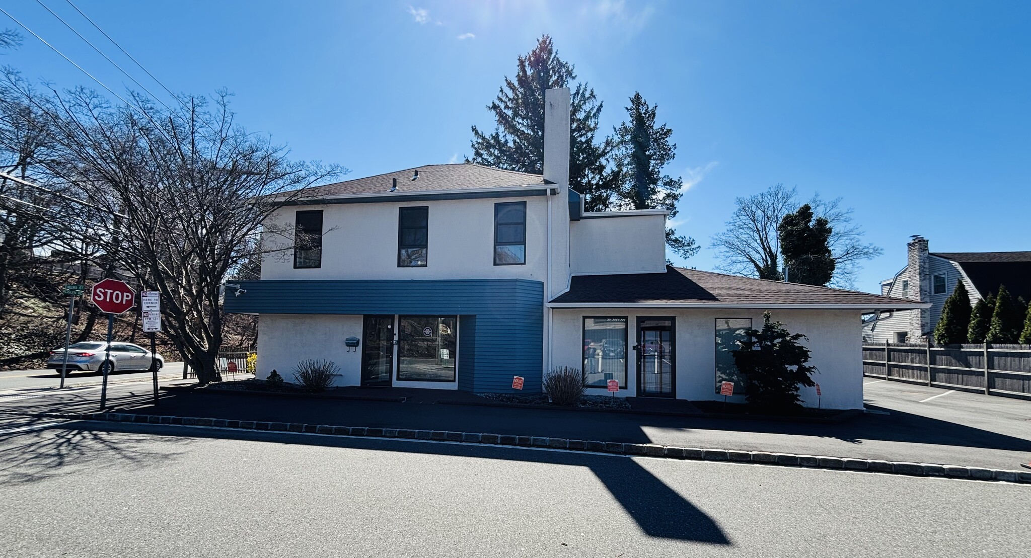 239 Roslyn Rd, Roslyn Heights, NY à vendre Photo de l’immeuble– Image 1 sur 27