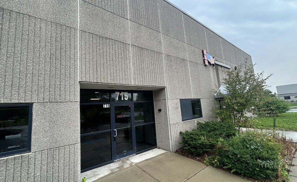 715 Progress Way, Sun Prairie, WI à louer - Photo de l’immeuble – Image 1 sur 15