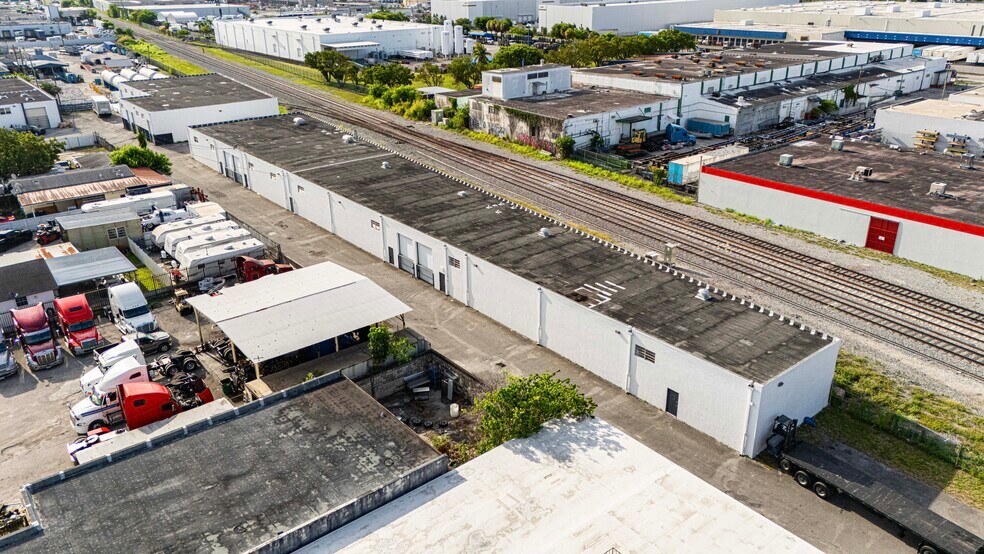 Airport East Industrial Center portefeuille de 3 biens à vendre sur LoopNet.fr - Photo de l’immeuble – Image 3 sur 10