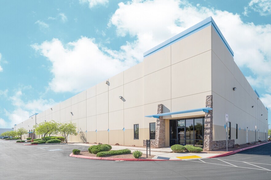 3838 Civic Center Dr, North Las Vegas, NV à louer - Photo de l’immeuble – Image 1 sur 9