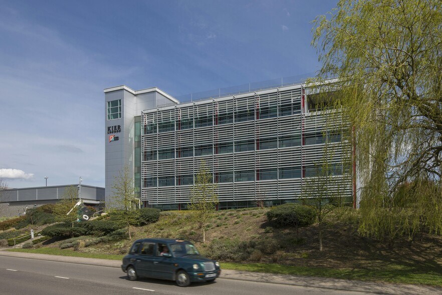 2 Langston Rd, Loughton à louer - Photo de l’immeuble – Image 2 sur 3