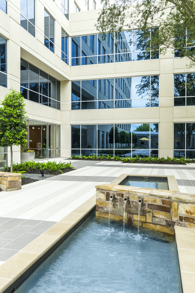 1401 Enclave Pky, Houston, TX à louer - Photo de l’immeuble – Image 2 sur 7