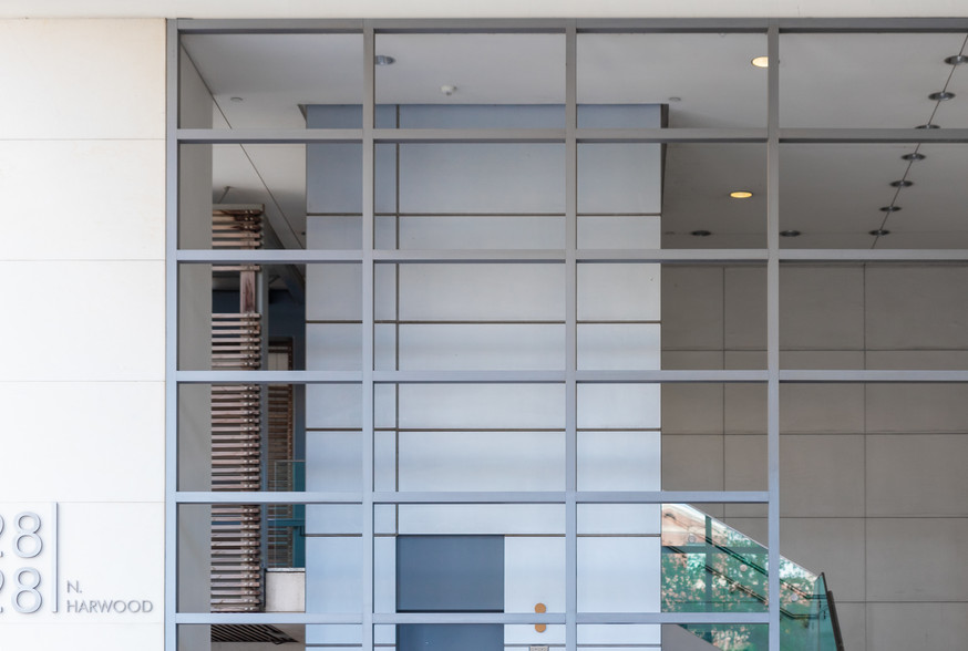 2828 N Harwood St, Dallas, TX à louer - Photo de l’immeuble – Image 3 sur 4