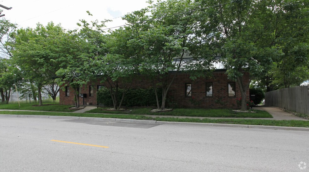 903-905 E Park St, Olathe, KS à louer - Photo principale – Image 1 sur 26