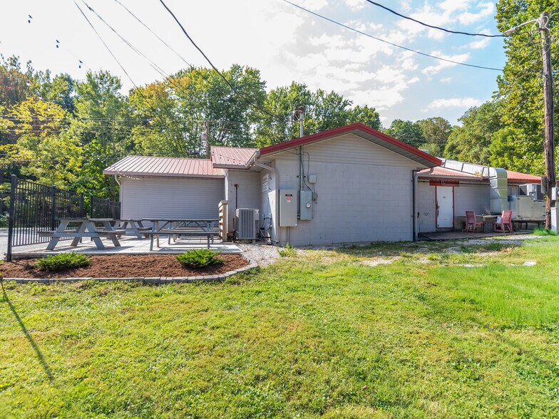 8939 E Southshore Dr, Unionville, IN à vendre - Photo de l’immeuble – Image 2 sur 22