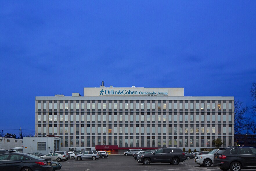 444 Merrick Rd, Lynbrook, NY à louer - Photo de l’immeuble – Image 1 sur 6