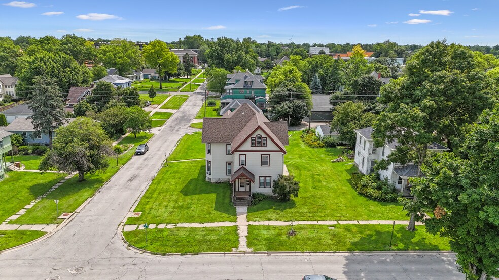 1132 Main St, Grinnell, IA à vendre - Photo principale – Image 1 sur 30