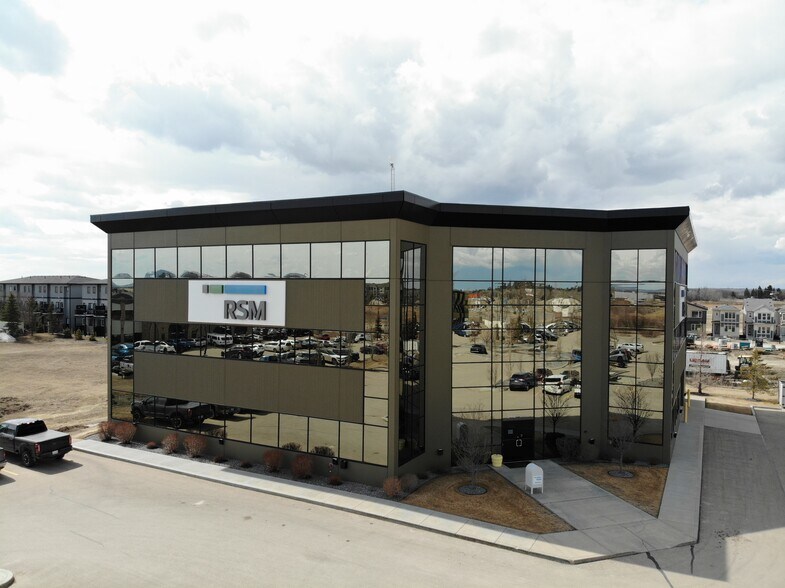 546 Laura Ave, Red Deer County, AB à louer - Photo de l’immeuble – Image 3 sur 9