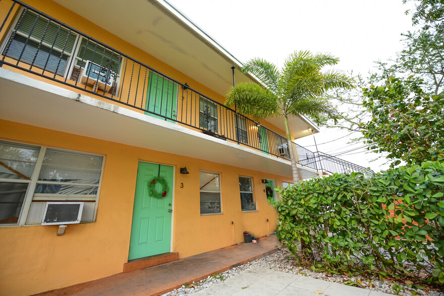 1110 N H St, Lake Worth, FL à vendre - Photo de l’immeuble – Image 3 sur 15