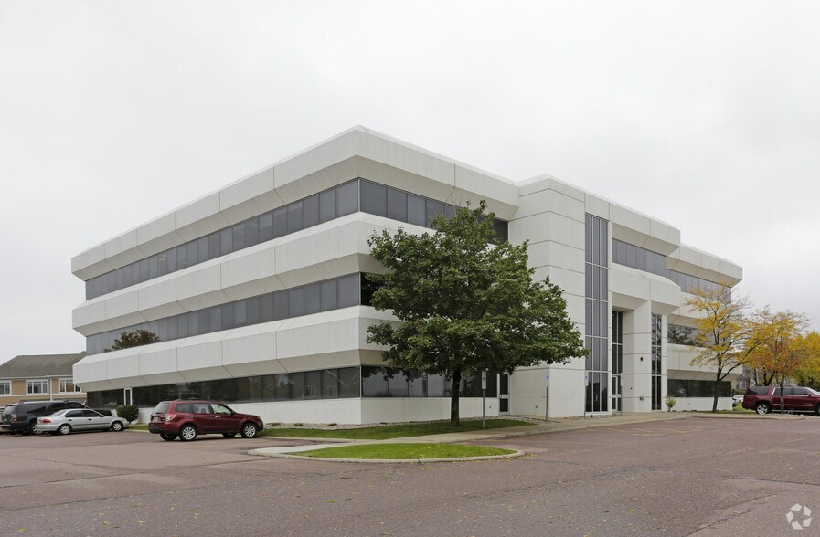 4009 W 49th St, Sioux Falls, SD à louer - Photo de l’immeuble – Image 1 sur 4