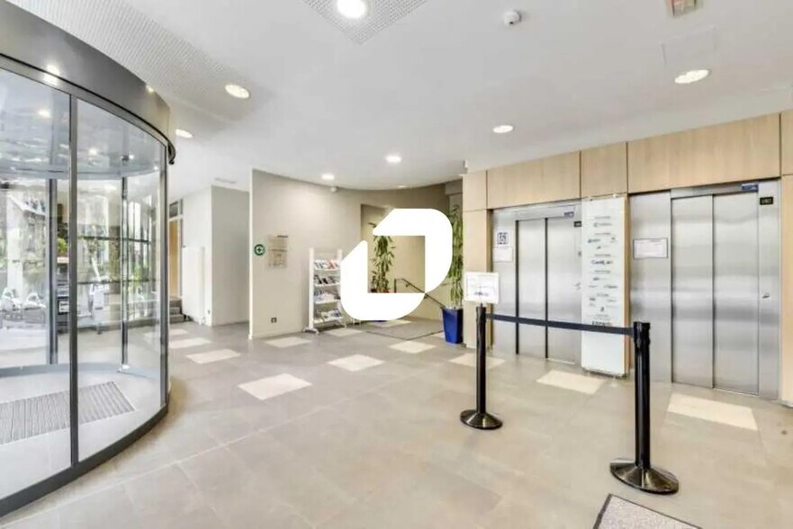 4 Avenue Du Recteur Poincaré, Paris à louer - Photo de l’immeuble – Image 2 sur 24