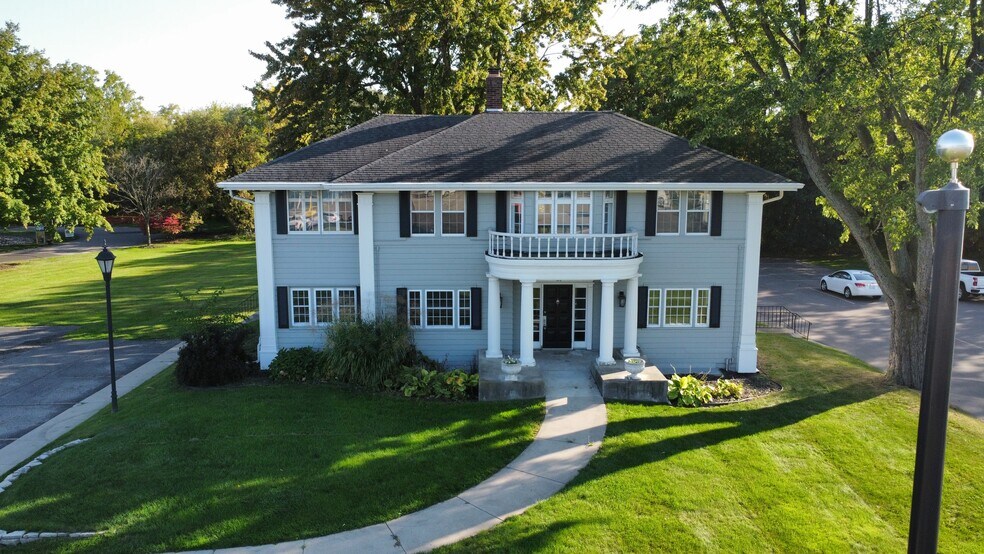 1070 E Main St, Owosso, MI à vendre - Photo de l’immeuble – Image 2 sur 11