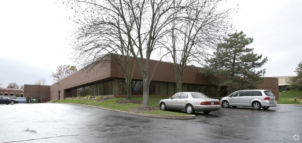 11780 Borman Dr, Maryland Heights, MO à louer - Photo de l’immeuble – Image 2 sur 16