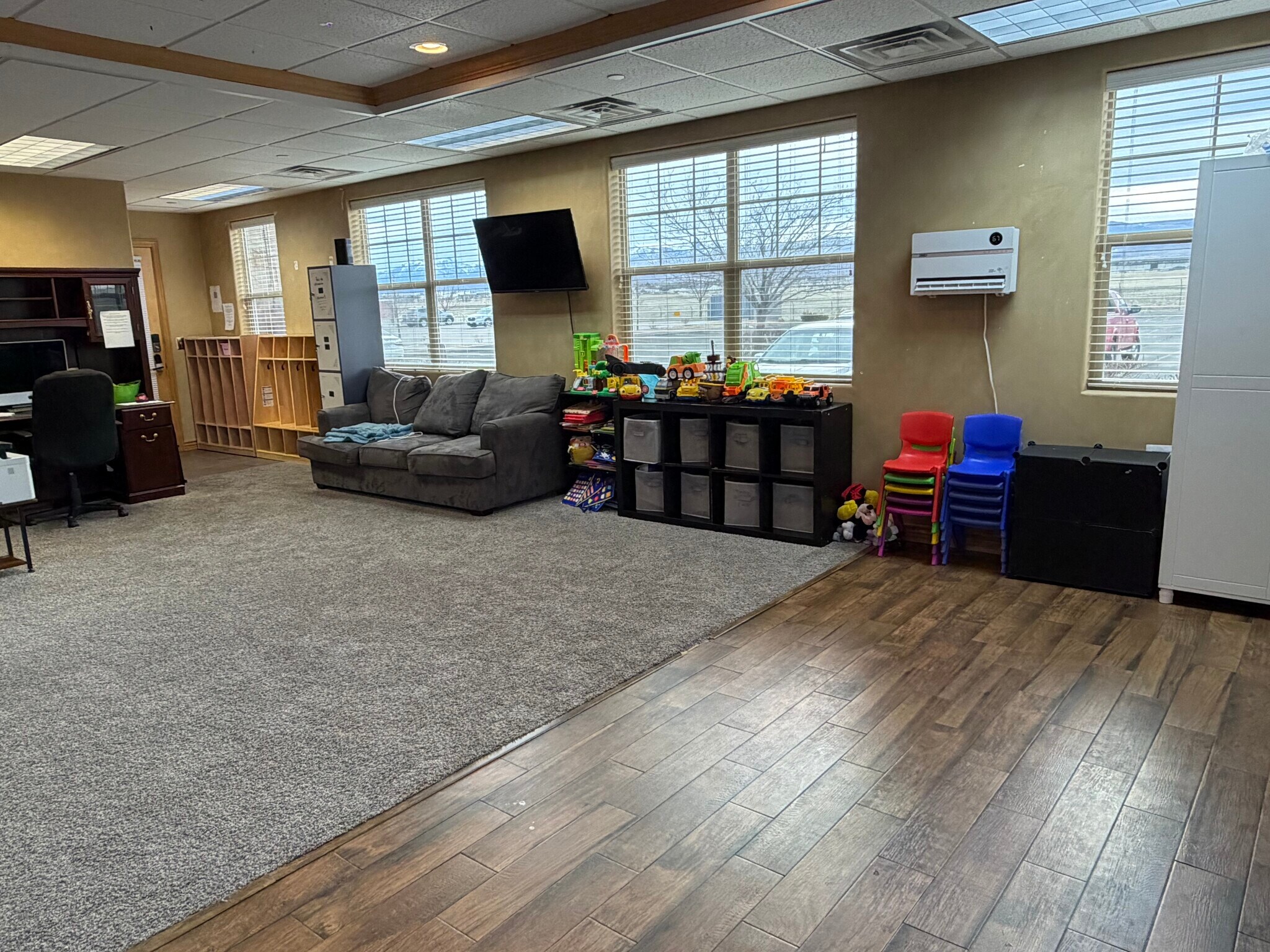 7478 S Campus View Dr, West Jordan, UT à louer Photo de l’immeuble– Image 1 sur 4