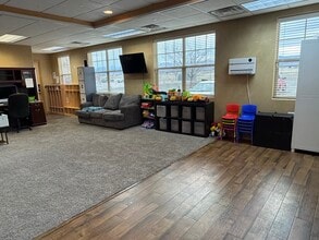 7478 S Campus View Dr, West Jordan, UT à louer Photo de l’immeuble– Image 1 sur 4