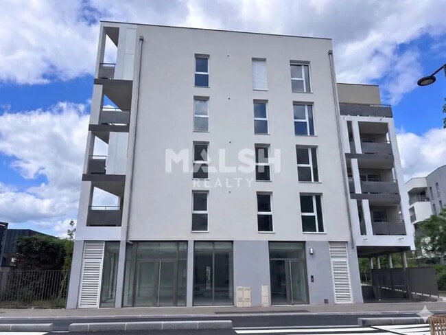 Plus de détails pour 84 A Boulevard De L'Europe, OULLINS-PIERRE-BÉNITE - Local commercial à vendre