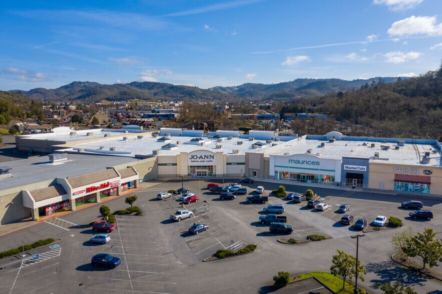 1444 NW Garden Valley Blvd, Roseburg, OR à louer - Aérien – Image 3 sur 21