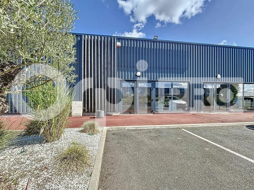 Local commercial dans Bresles à louer Photo de l’immeuble– Image 1 sur 3