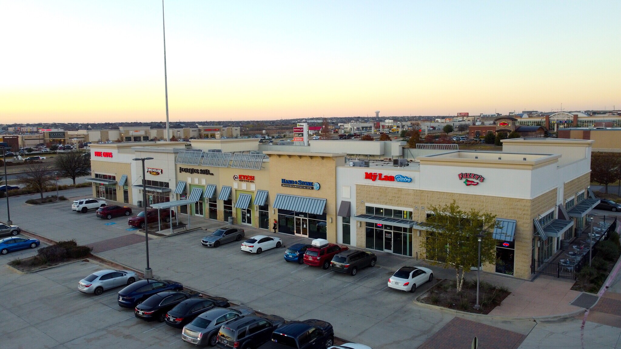 9120 North Fwy Pky, Fort Worth, TX à louer Photo de l’immeuble– Image 1 sur 9