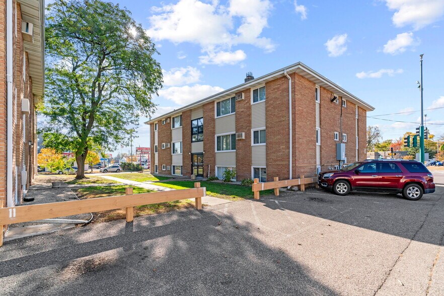 5324-5340 Hanson Ct N, Crystal, MN à vendre - Photo de l’immeuble – Image 3 sur 7