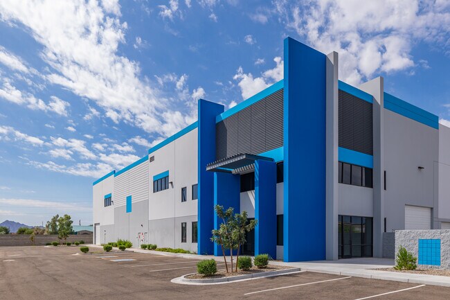 Plus de détails pour 1466 N Eliseo C. Felix Jr Way, Avondale, AZ - Industriel/Logistique à vendre