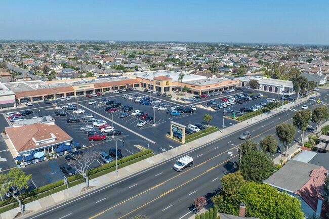 Plus de détails pour 9801-9975 Walker St, Cypress, CA - Local commercial à louer