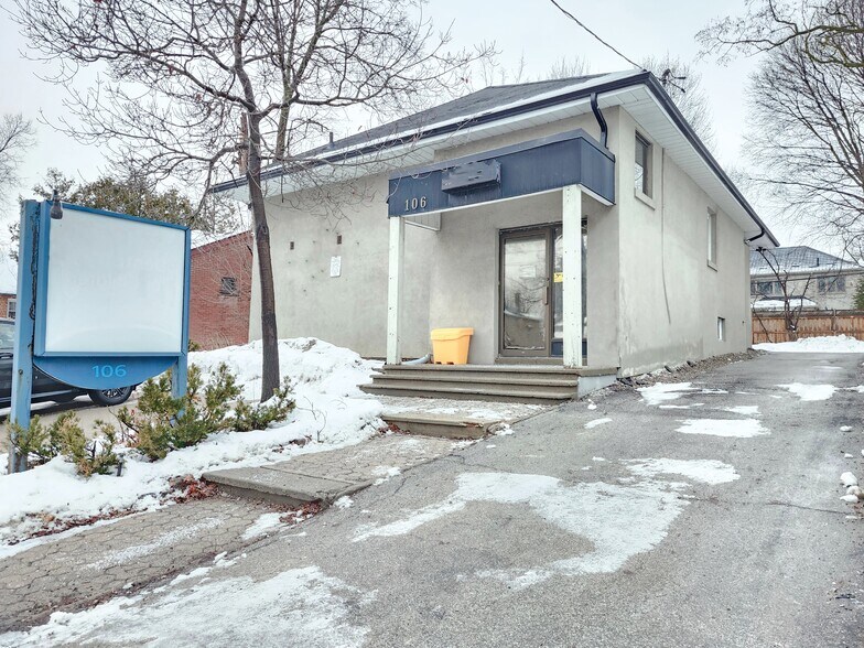 106 Sheppard Ave W, Toronto, ON à louer - Photo de l’immeuble – Image 1 sur 18