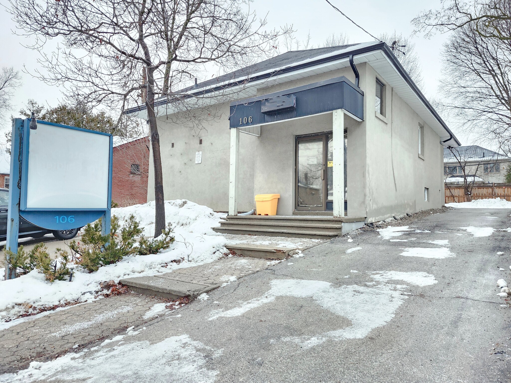 106 Sheppard Ave W, Toronto, ON à louer Photo de l’immeuble– Image 1 sur 19