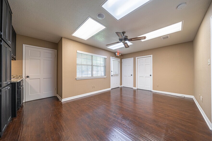 104 Medical Dr, Boerne, TX à louer - Photo de l’immeuble – Image 3 sur 15