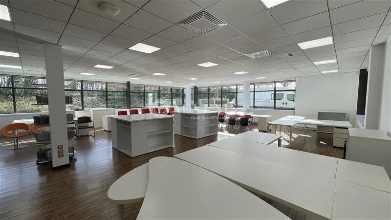 Bureau dans Bussy-Saint-Martin à louer - Photo de l’immeuble – Image 1 sur 12