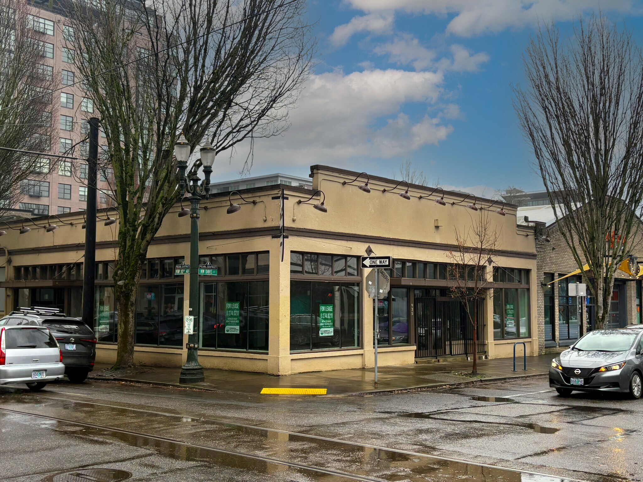 935 NW Davis St, Portland, OR à louer Photo principale– Image 1 sur 6