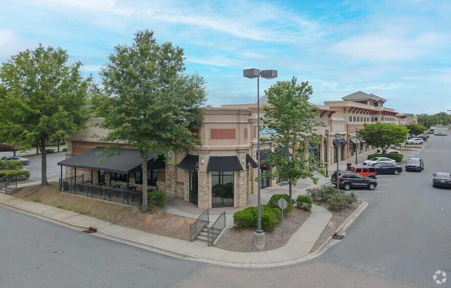 9330 Center Lake Dr, Charlotte, NC à louer - Photo principale – Image 1 sur 13