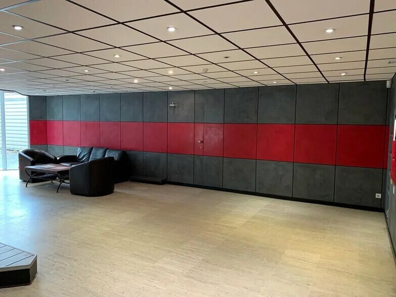 Bureau dans Montagny à louer - Photo de l’immeuble – Image 3 sur 7