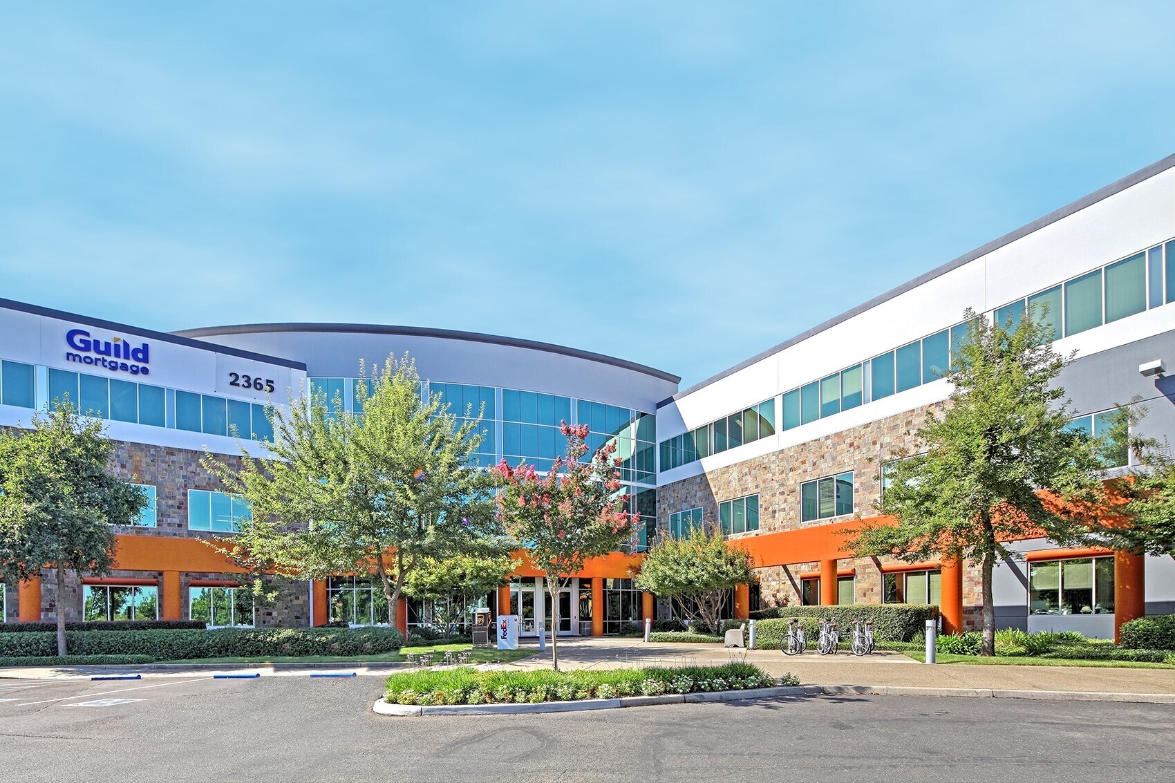 2365 Iron Point Rd, Folsom, CA à louer Photo principale– Image 1 sur 14