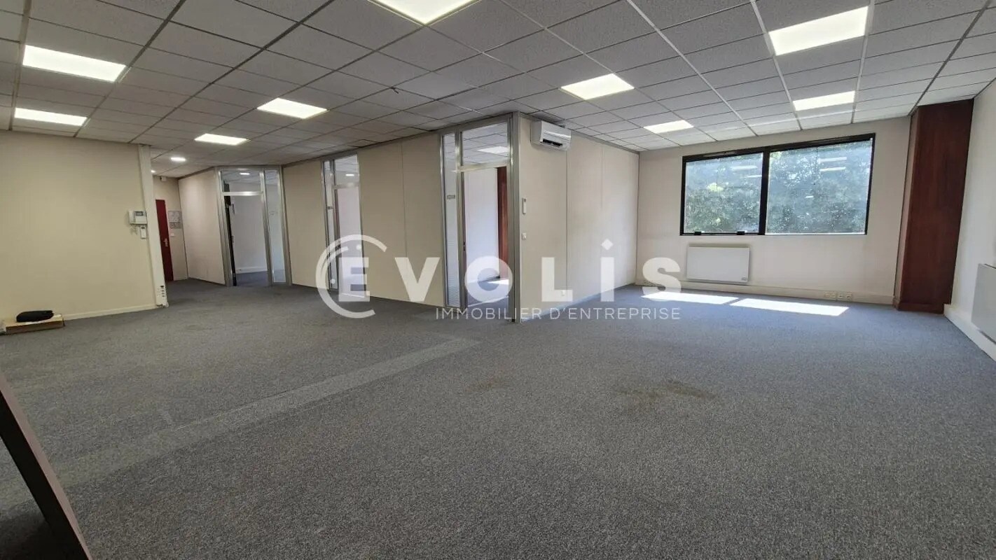 Bureau dans Saint-Thibault-des-Vignes à louer Photo intérieure– Image 1 sur 5