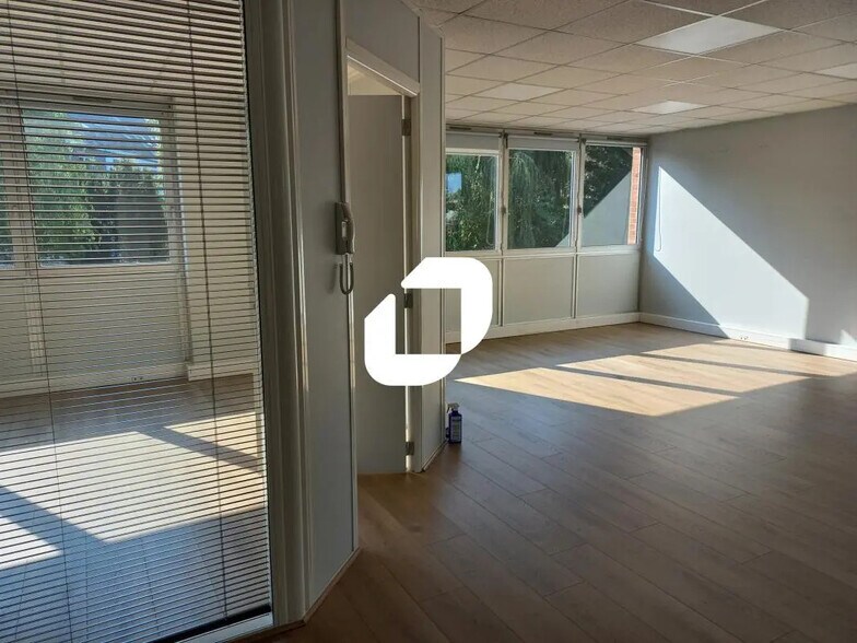 Bureau dans Marcq-en-Baroeul à vendre - Photo de l’immeuble – Image 2 sur 8