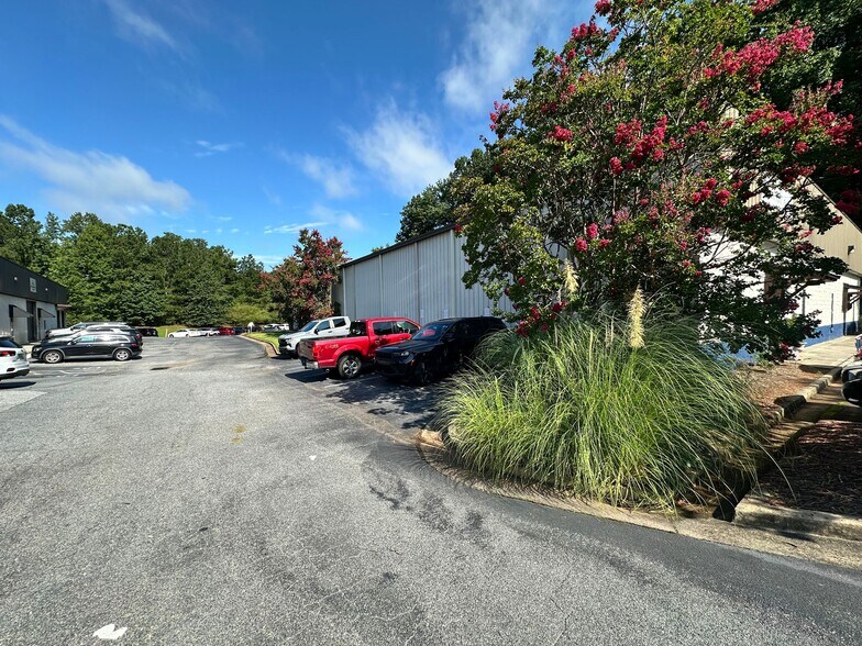 1385 Weber Industrial Dr, Cumming, GA à louer - Photo de l’immeuble – Image 3 sur 46