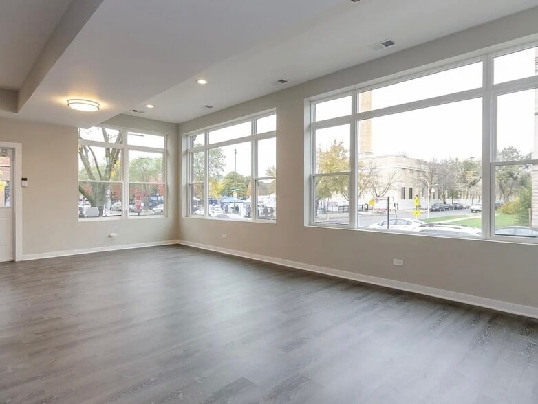 2325 S California Ave, Chicago, IL à vendre - Photo intérieure – Image 2 sur 8