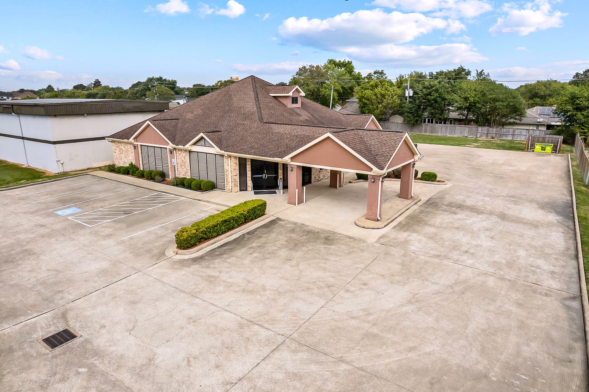10611 W Fairmont Pky, La Porte, TX à vendre Photo intérieure– Image 1 sur 2