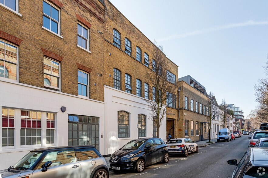 2 Whitacre Mews, Londres à louer - Photo de l’immeuble – Image 3 sur 4