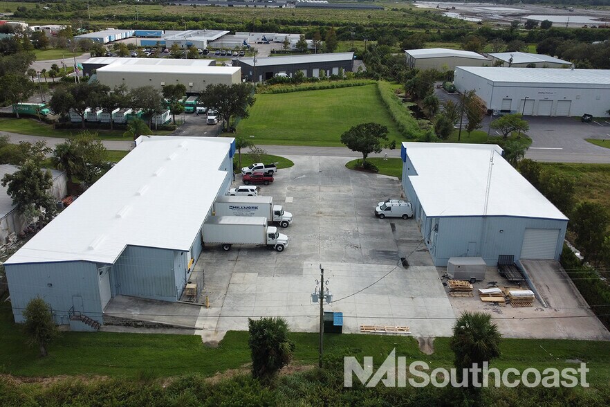 7328 Commercial Cir, Fort Pierce, FL à louer - Photo de l’immeuble – Image 3 sur 16