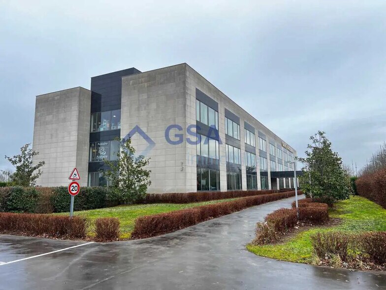 Bureau dans Lieusaint à louer - Photo de l’immeuble – Image 1 sur 14