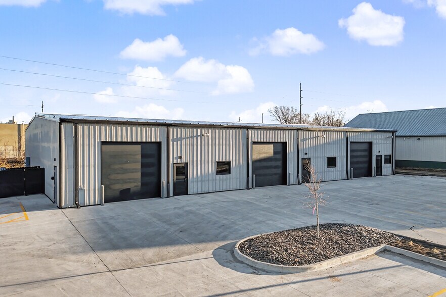 385 NW 43rd Pl, Des Moines, IA à louer - Photo de l’immeuble – Image 3 sur 10