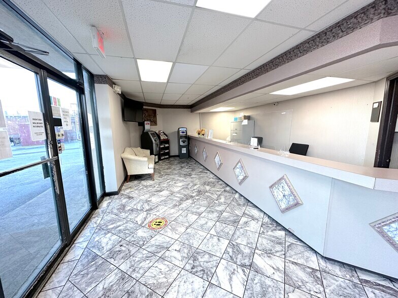 6520 Thirlane Rd, Roanoke, VA à vendre - Photo intérieure – Image 2 sur 13