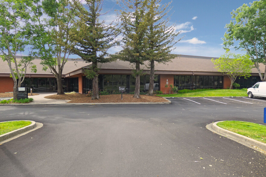 1375 Corporate Cntr Pky, Santa Rosa, CA à louer - Photo de l’immeuble – Image 1 sur 7