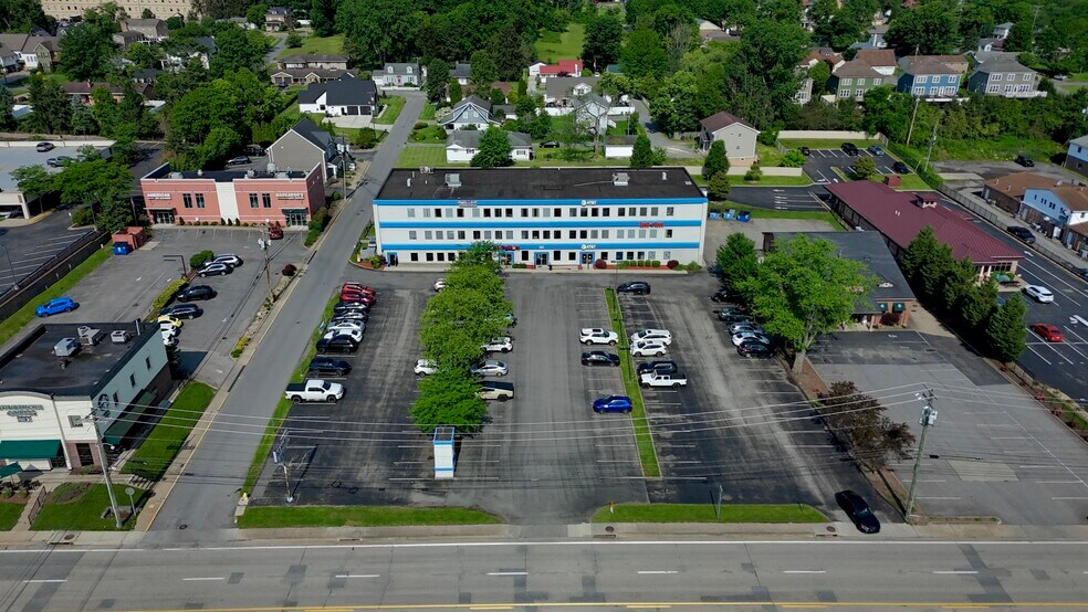 1111 Van Voorhis Rd, Morgantown, WV à louer - Photo de l’immeuble – Image 3 sur 45