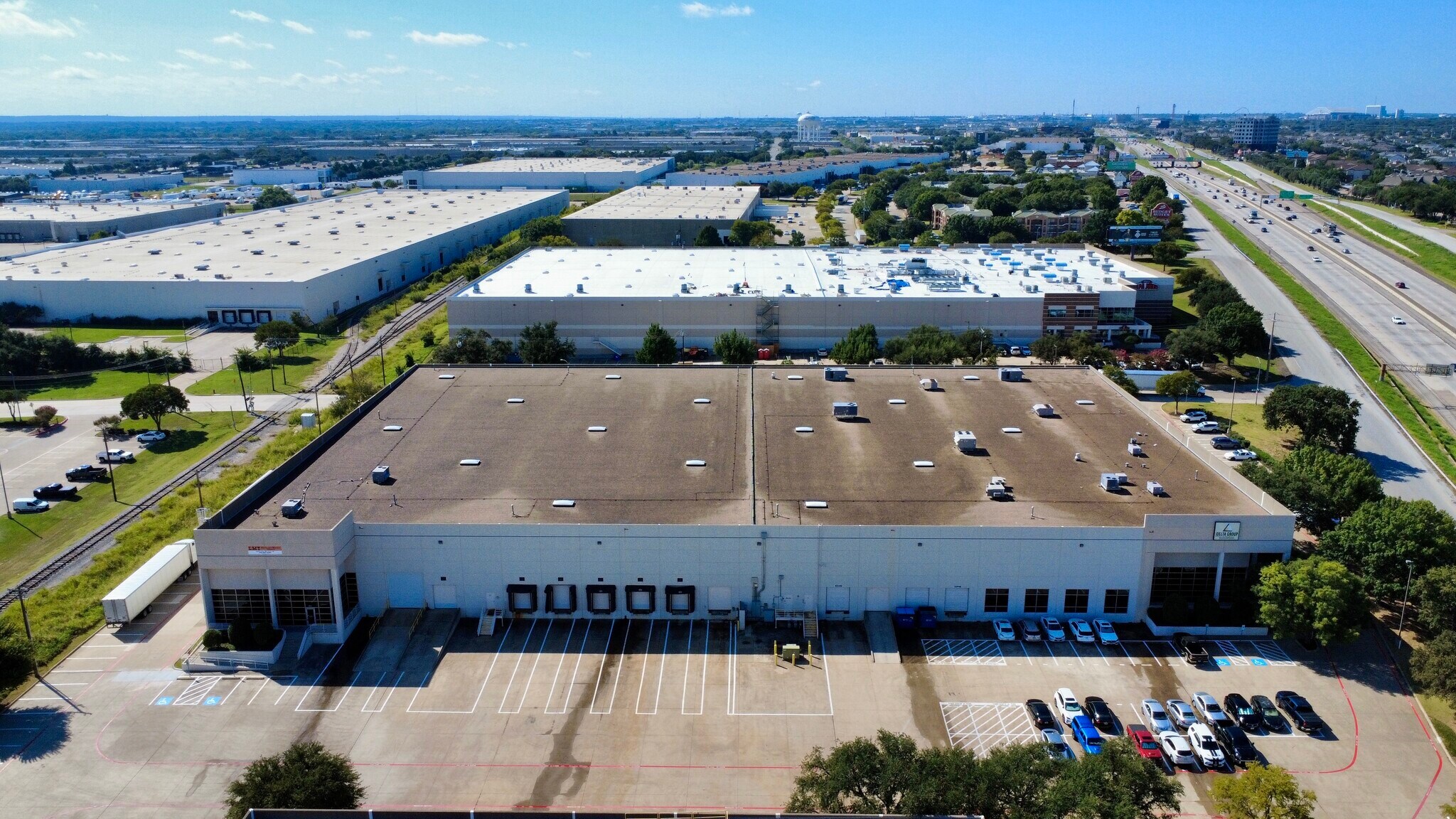 2920 N State Highway 360, Grand Prairie, TX à louer Photo principale– Image 1 sur 10